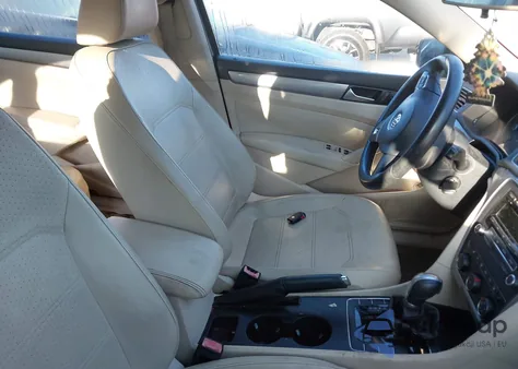 2015 Volkswagen Passat 1.8T Wolfsburg Edition z USA, uszkodzony, nr VIN 1VWAS7A32FC055408